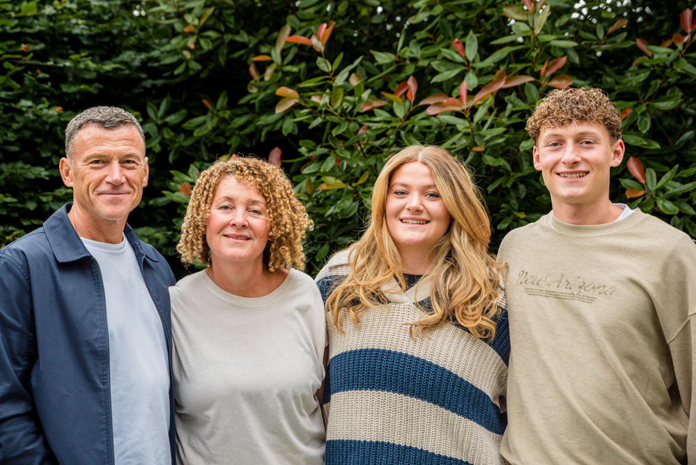 Outdoor Family Portrait of family 4 with young adult children